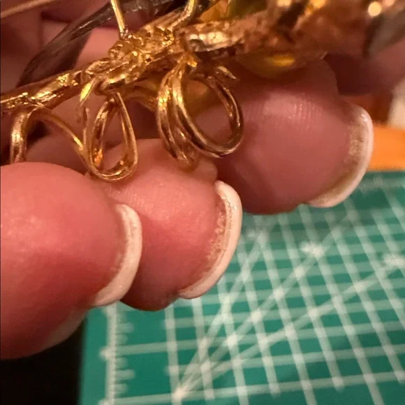 Vintage Amber Apple Juice Lucite Grape Vine Cluster Brooch - Picture 10 of 10